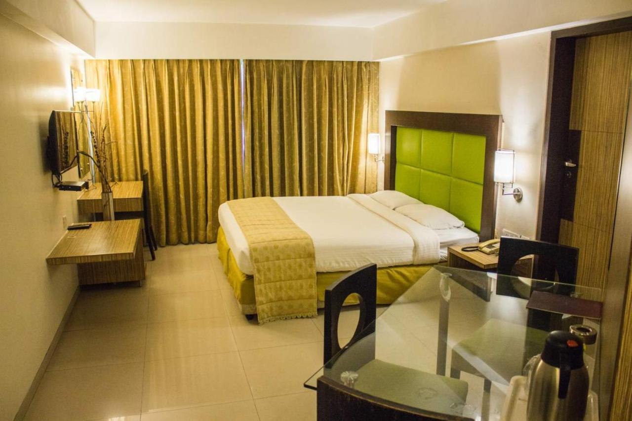 Hotel Corporate Navi Mumbai Extérieur photo