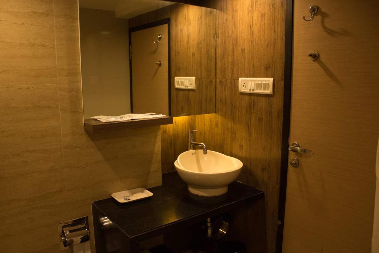 Hotel Corporate Navi Mumbai Extérieur photo