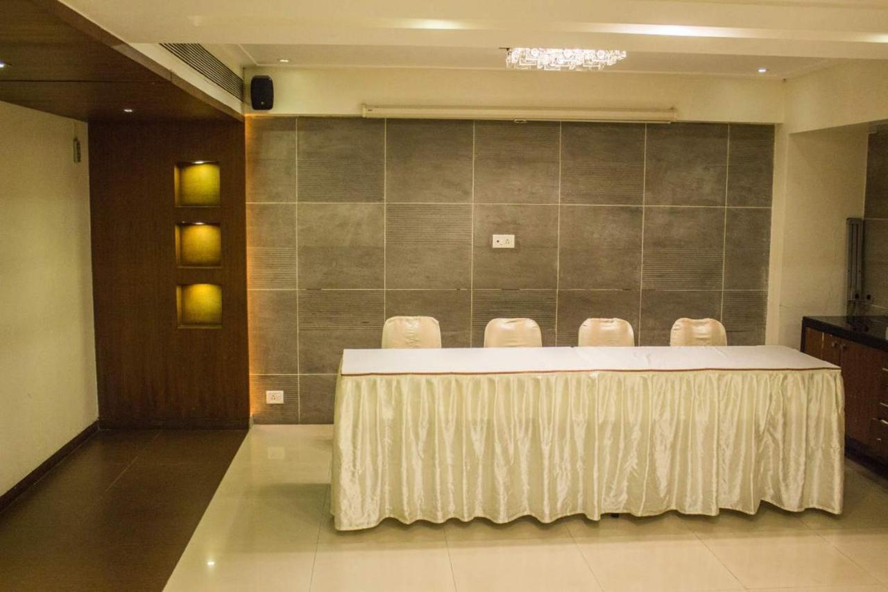 Hotel Corporate Navi Mumbai Extérieur photo