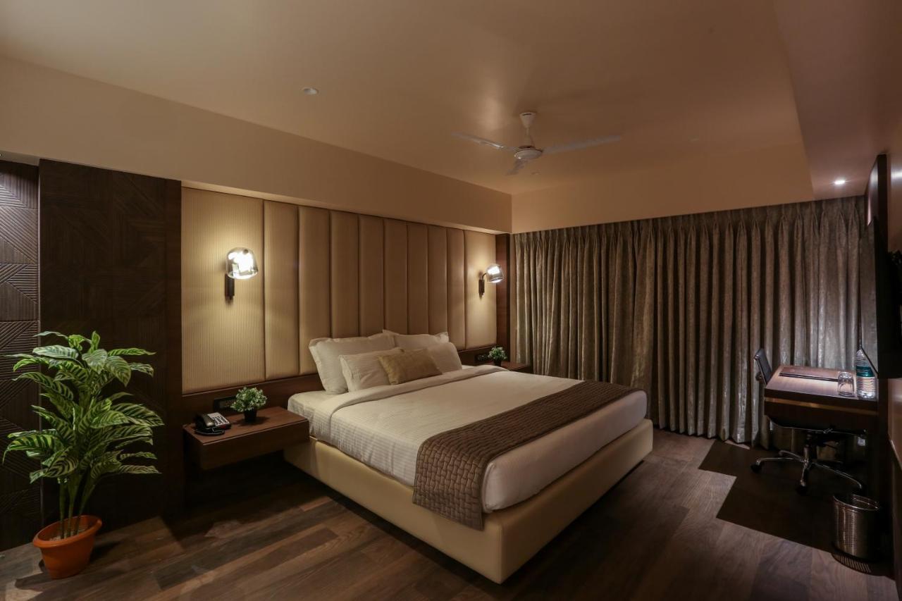 Hotel Corporate Navi Mumbai Extérieur photo