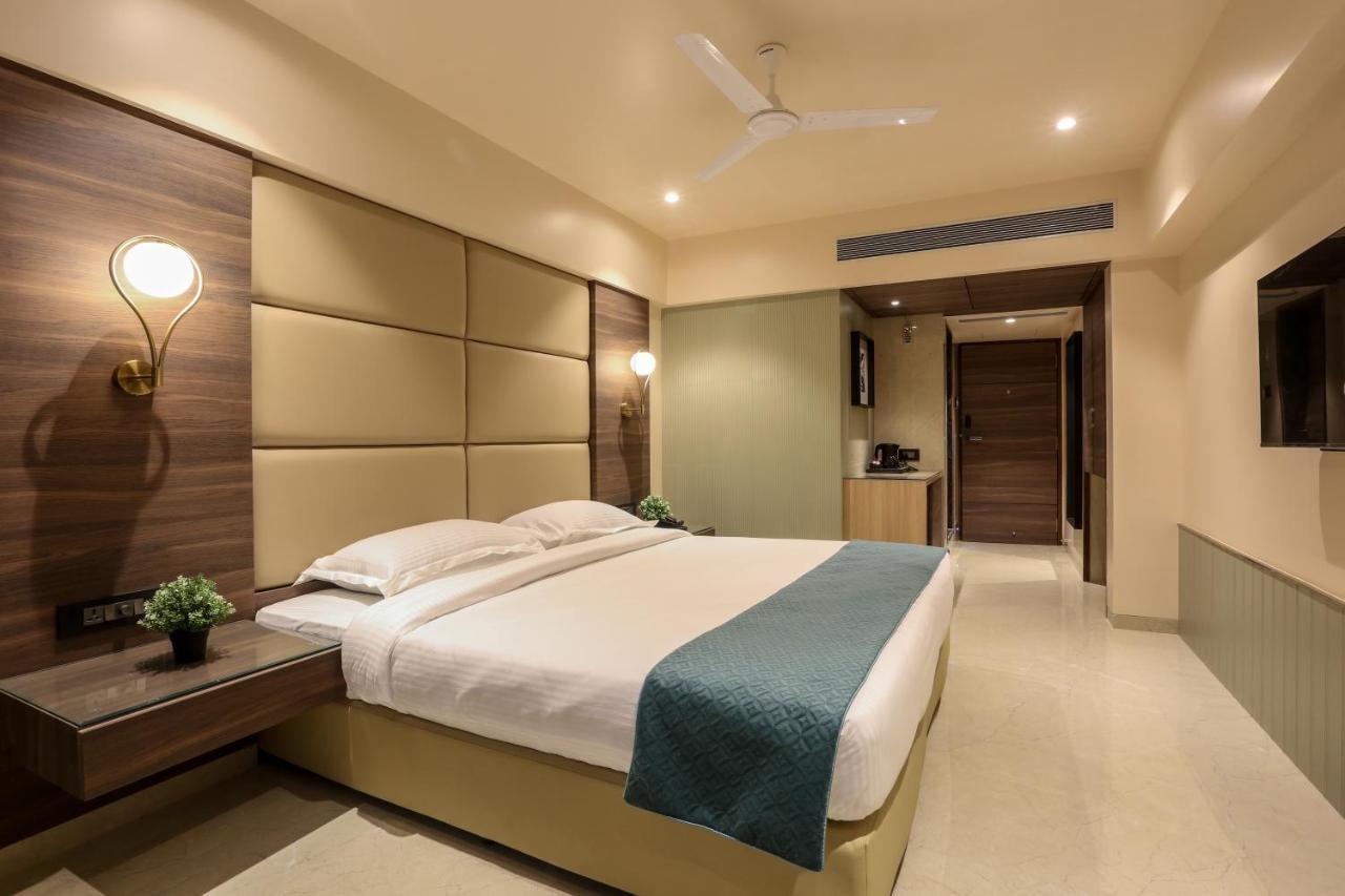 Hotel Corporate Navi Mumbai Extérieur photo