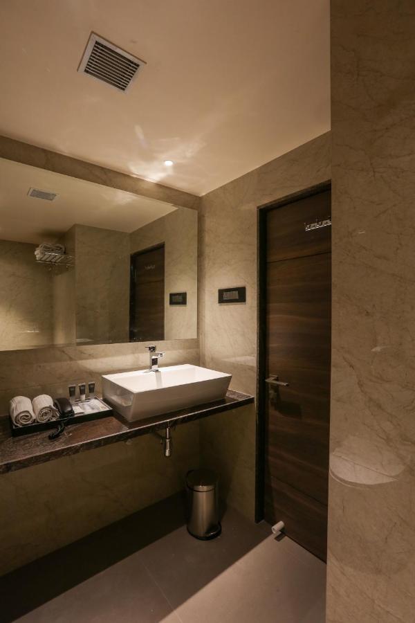 Hotel Corporate Navi Mumbai Extérieur photo