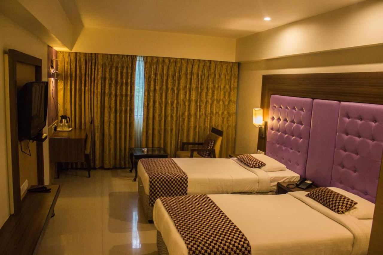 Hotel Corporate Navi Mumbai Extérieur photo